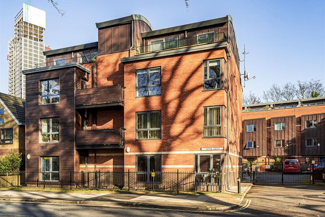 Flat for sale in Hithe Grove, London