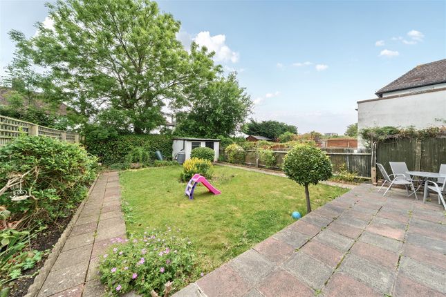 43, Hillside Gardens, Edgware photo 2