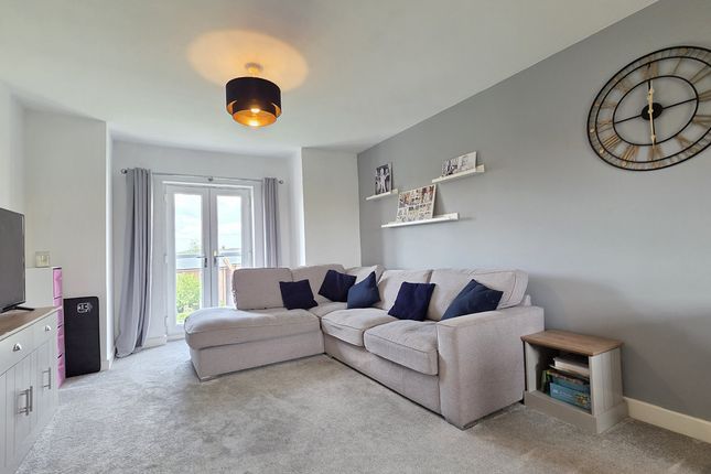62, Mallard Close, Southam photo 2