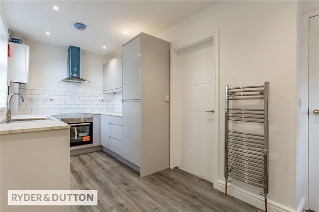 61, Brushes Road, Greater Manchester photo 4