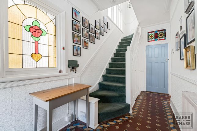 66, Hawthorn Avenue, London photo 4