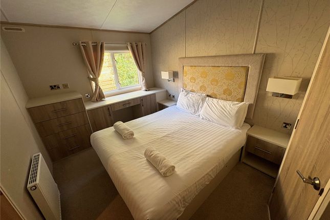 23 Lakeside, Finlake,, Chudleigh, Devon photo 4