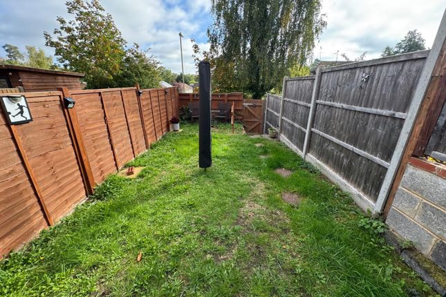 14, Sutherland Close, Bordon photo 2