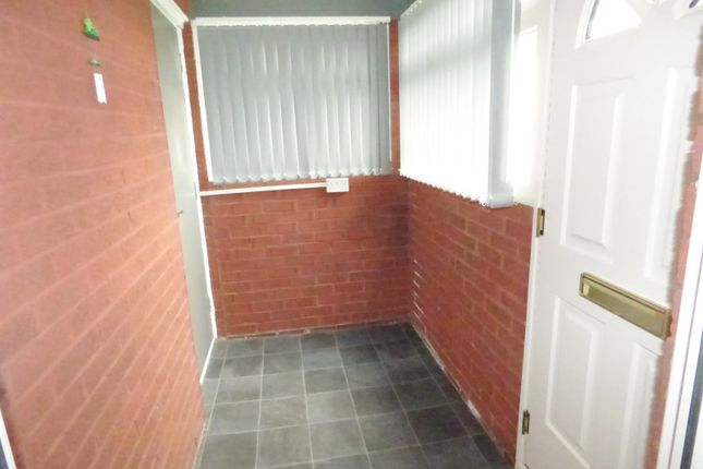 20, Coal Hill Gardens, Leeds photo 2