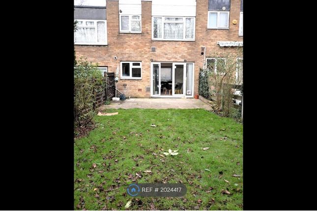 Terraced house to rent in Turnpike Link, Croydon