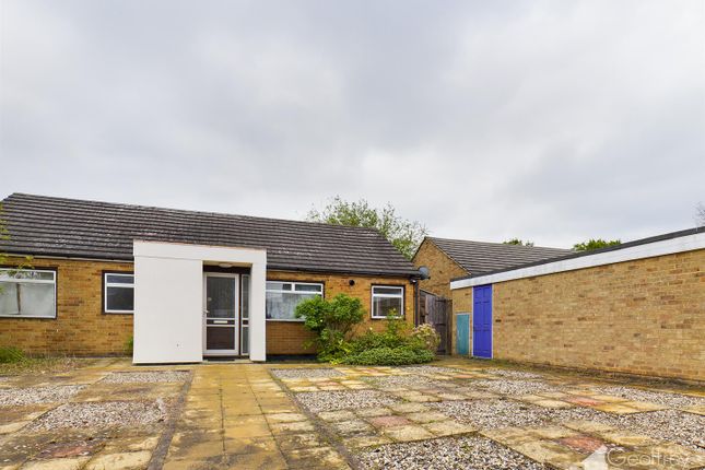 Thumbnail Bungalow to rent in Paddock Mead, Harlow