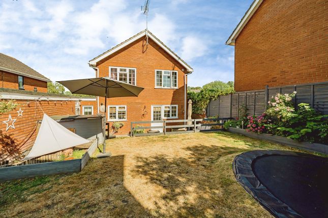 5, Cottage Grounds, Aylesbury photo 4
