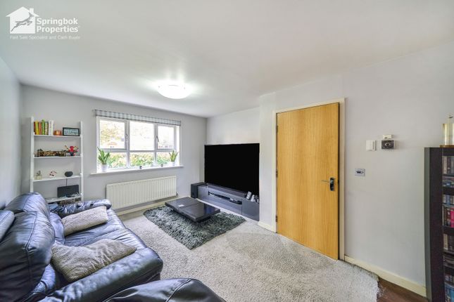 47, Phoenix Court, Chertsey Road, Feltham photo 2