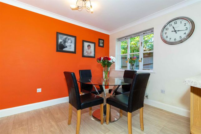6, Swandean Close, Worthing photo 4
