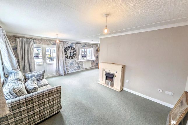 43 Westover Park, West Street, Whitland photo 4