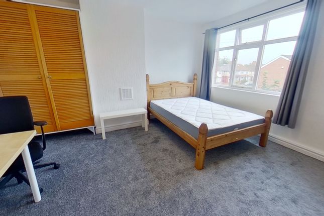 42 Hessle Avenue, Leeds photo 2