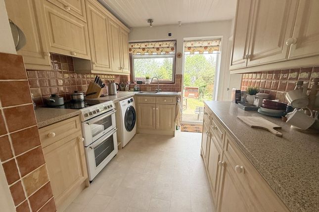 35, Wroxham Gardens, Potters Bar photo 4