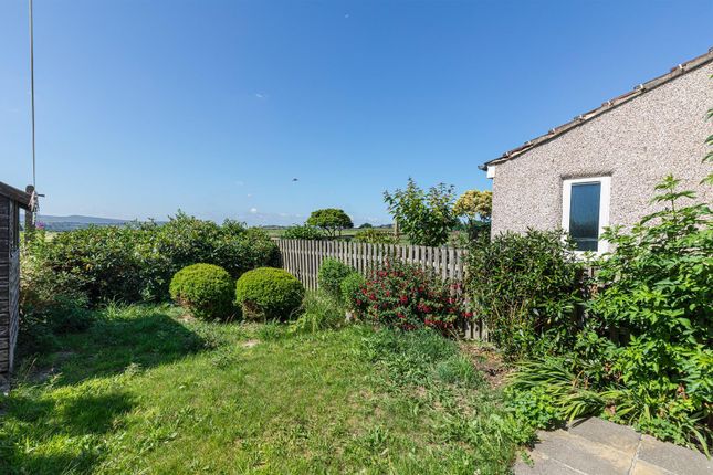 5, Ryefields Avenue, Huddersfield photo 4