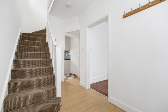 19, Ellington Road, Hounslow photo 2