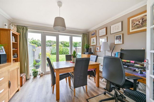 16, Leyland Gardens, Reading photo 4