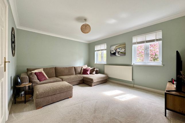 13 Farm Piece, Faringdon photo 2