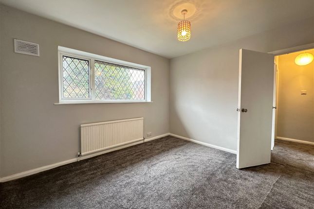 Semi-detached house to rent in Hickenfield Road, Hyde