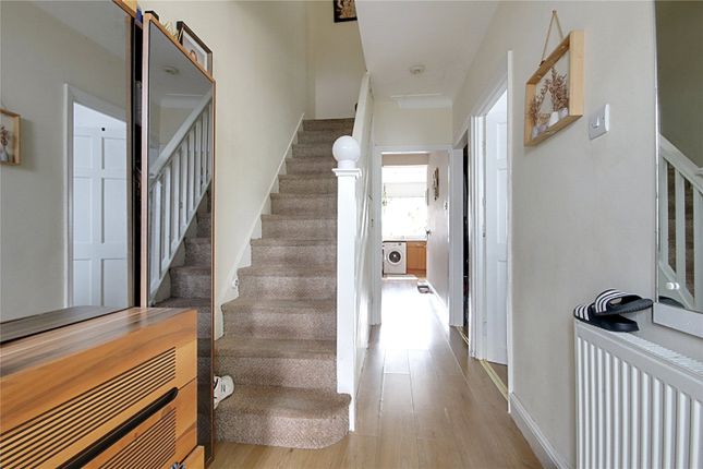 28, Falcon Crescent, Enfield photo 3