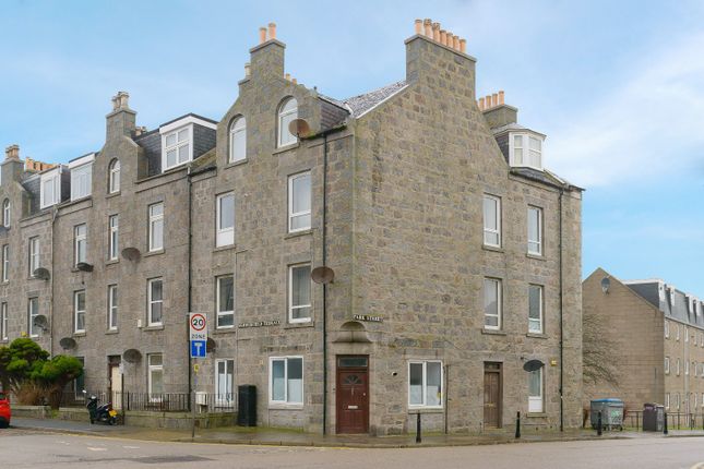 Flat to rent in Park Street, Aberdeen