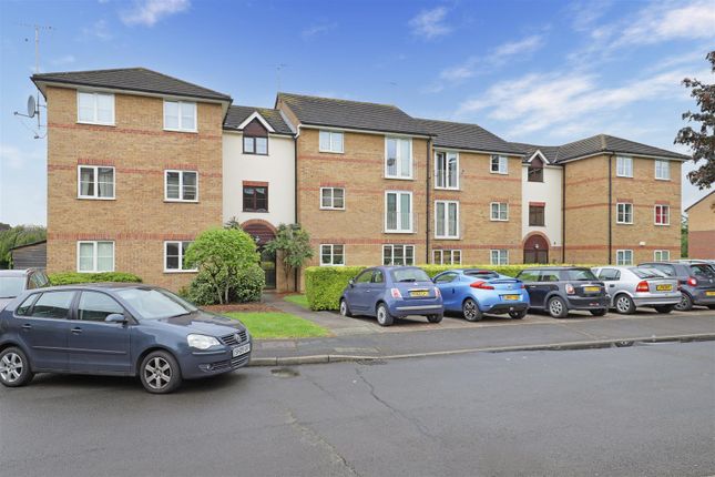 Thumbnail Flat for sale in Thurlow Close, Highams Park, London