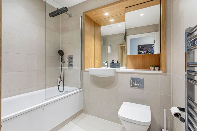 302, Mauger Heights, 12, Summerstown, London photo 3