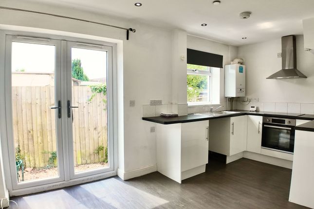 2b East Avenue, Caerphilly photo 3