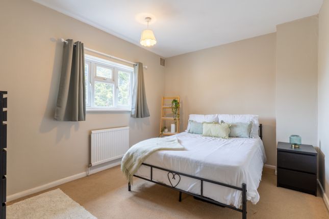 95 Taunton Vale, Gravesend, Kent photo 4