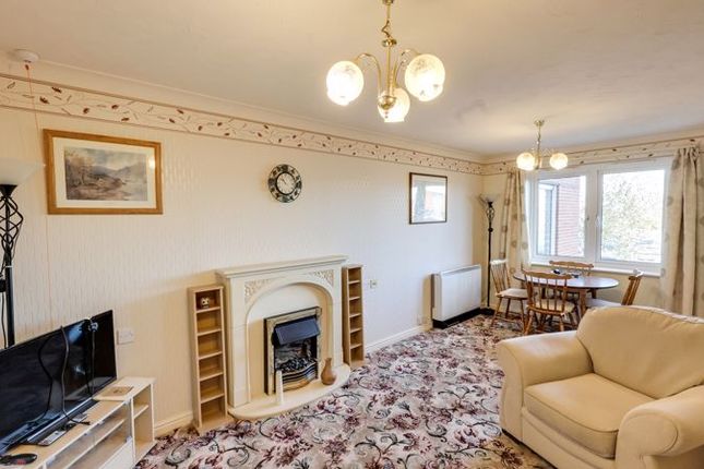 33 Regal Court, Bythesea Road, Trowbridge photo 2