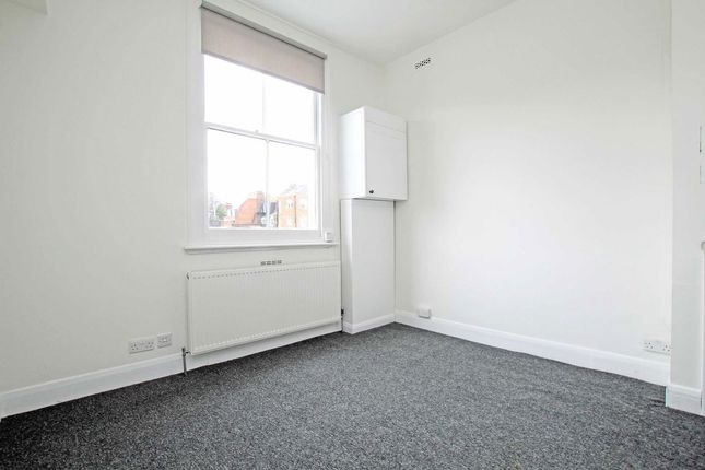 Flat 6, 11, Clanricarde Gardens, London photo 3
