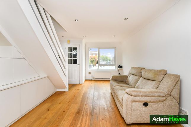 16, Rowlands Close, London photo 2