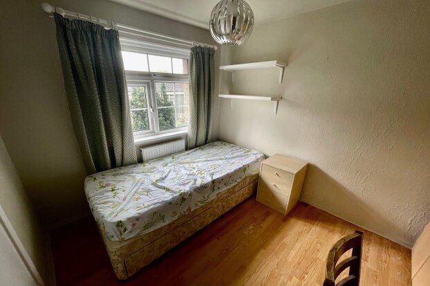 Room to rent in Leahurst Crescent, Birmingham