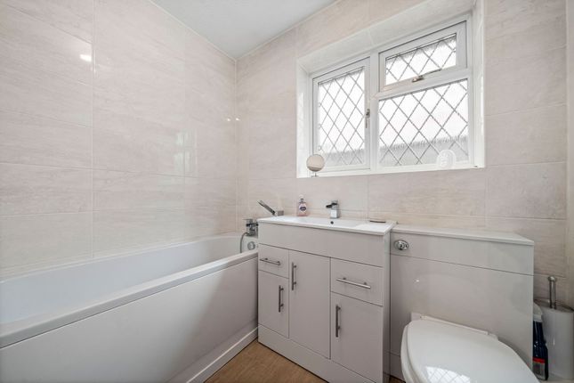 16 Ward Close, Warrington photo 5