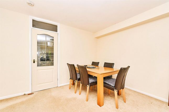 Flat 12, Dean Court, 10, Queens Road, Kingston upon Thames photo 3