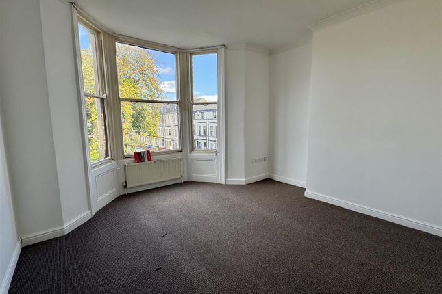 Flat 3, 40, Albemarle Crescent, Scarborough photo 3