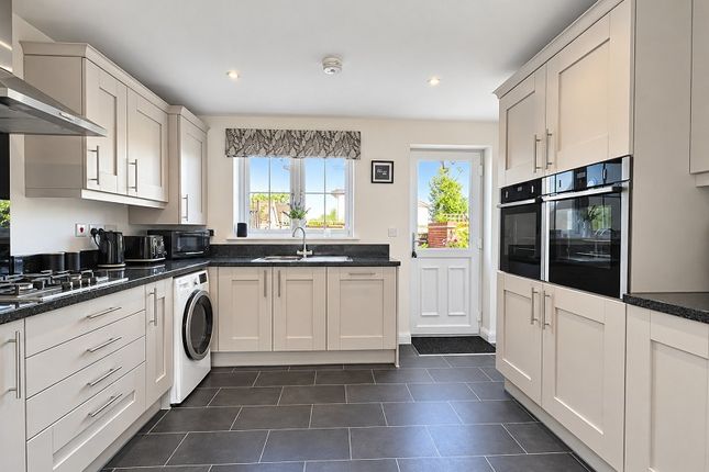 2, Dabinett  Drive, Winscombe photo 3