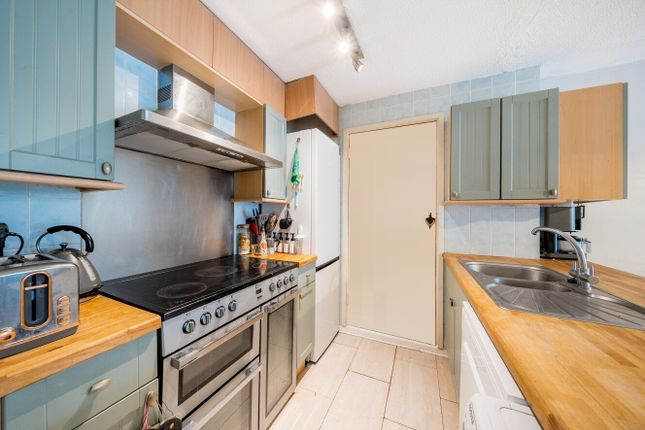 12, Claudia Place, Southfields photo 4