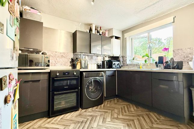 8, Upavon Gardens, Bracknell photo 3