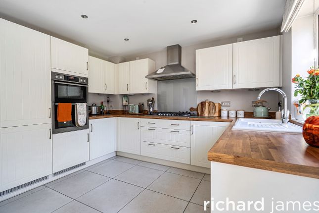 7, Brantwood Close, Swindon photo 4