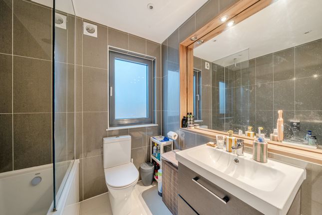 Flat 16, 155, Queens Road, London photo 4