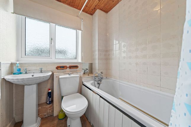 15 Hereford Close, Wigan photo 4