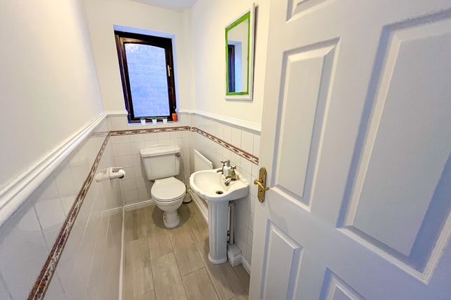 Hollingworth Close, West Molesey photo 4