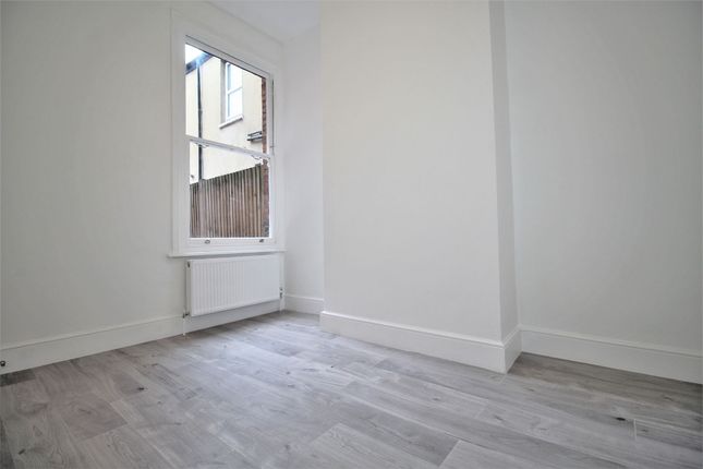 Flat 1, 38 St. Johns Avenue, London photo 4