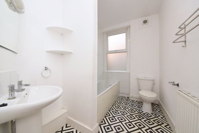 Maisonette for sale in Kitchener Road, East Finchley