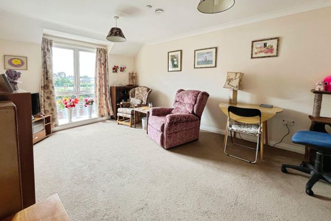 37, Meadowfields, Thirsk photo 2