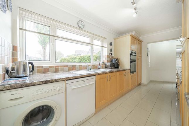 39, Kenton Avenue, Sunbury-On-Thames photo 3