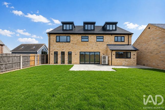 2, Albert Way, Chatteris photo 2