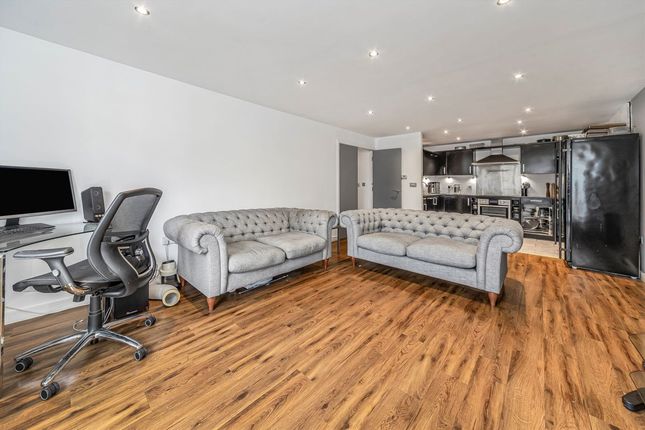 Flat 11, 1, Bowling Green Place, London photo 3