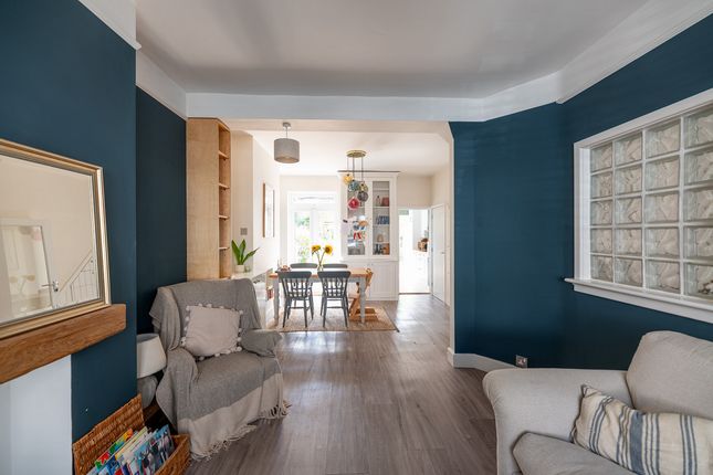 5, Wellington Avenue, Westcliff-on-sea photo 4