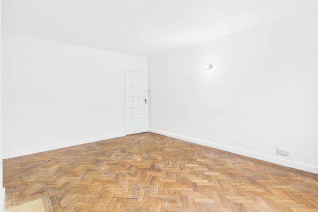 6, Ethorpe Crescent, Buckinghamshire photo 2