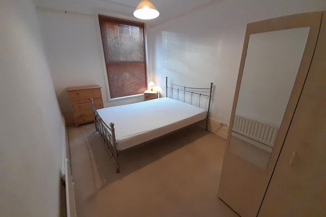 6 Waldrist Bedroom2 Photo1.Jpg